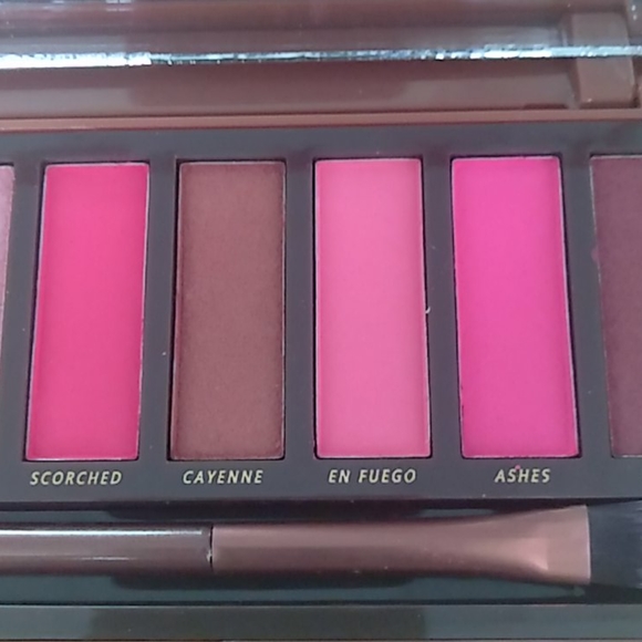 NAKED URBAN DECAY HEAT EYESHADOW - Picture 6 of 9